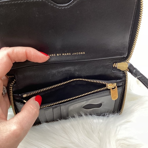 Marc Jacobs Q Wingman Wallet Black Pebble Leather Wristlet - Picture 10 of 10